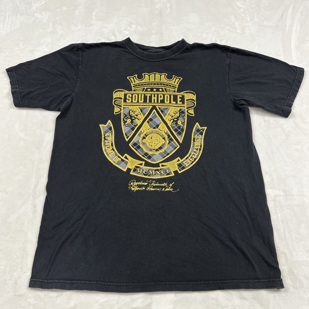 Southpole Graphic T Shirt Mens Large Black Gold Crest Streetwear MCMXCI 0201